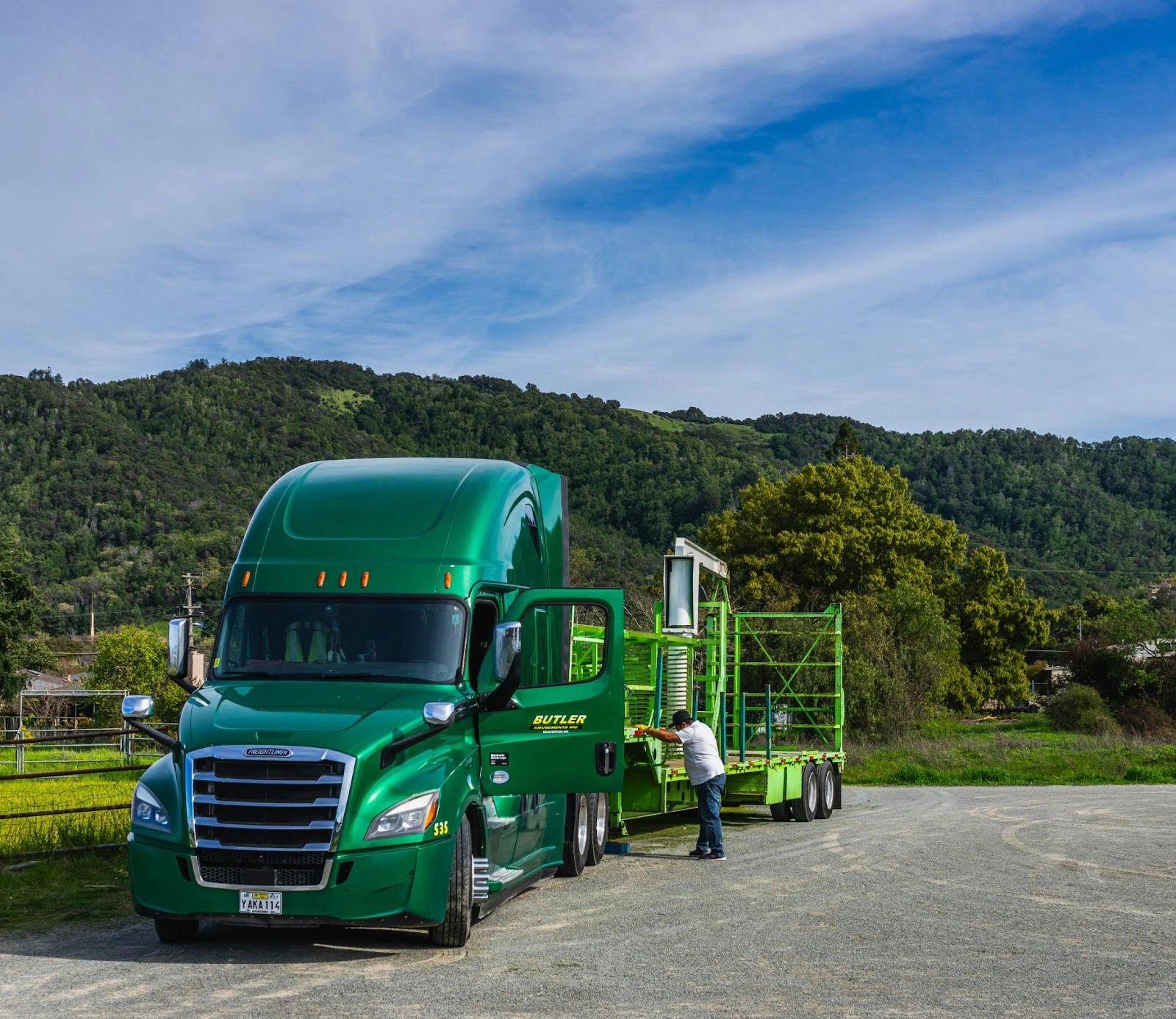 Heavy Duty Sleeper Semi Truck